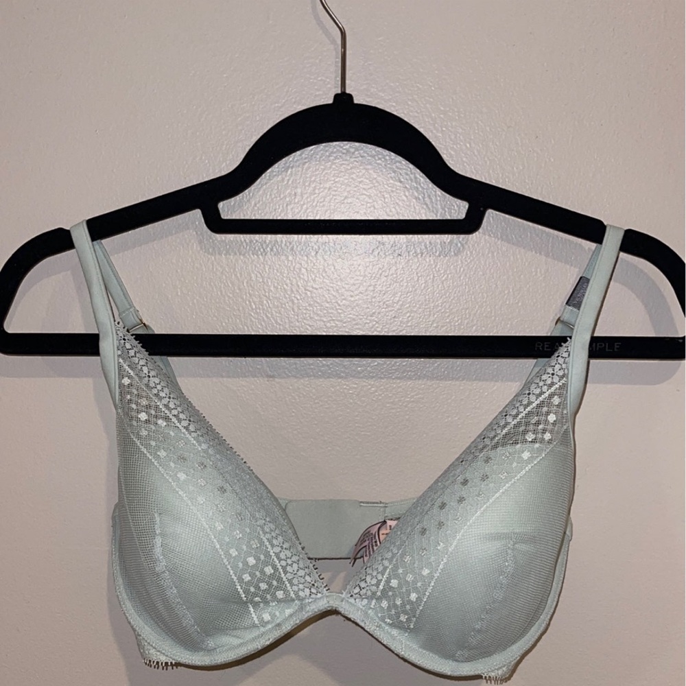 VICTORIAS SECRET BRA